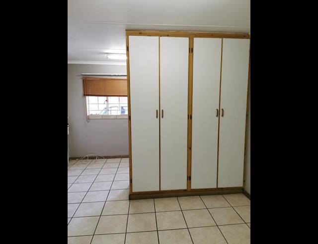 1 BEDROOM PROPERTY TO RENT IN DIE BULT